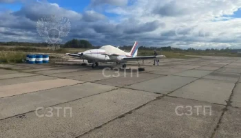 На новгородском аэродроме легкомоторный самолёт врезался в столб из-за отказа тормозов