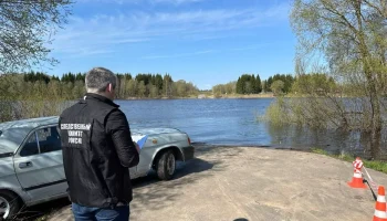 По факту утопления девушки в автомобиле в Новгородской области возбуждено уголовное дело