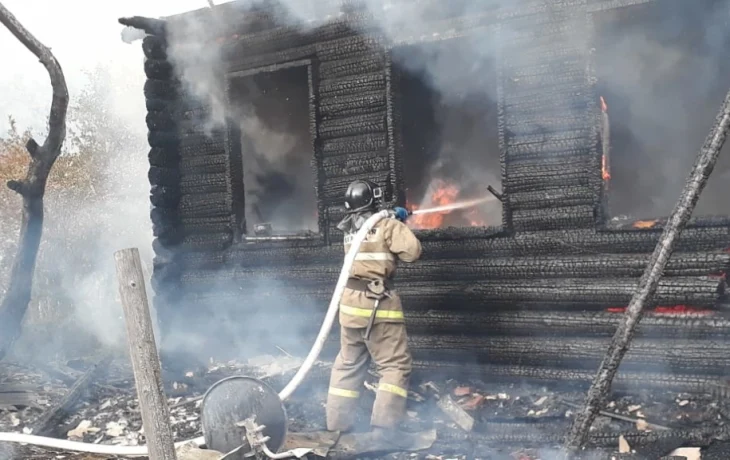 На пожаре в Боровичском районе спасли человека