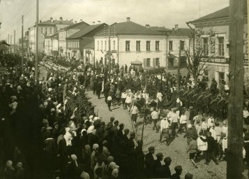 1932. Первомайская демонстрация в г. Боровичи